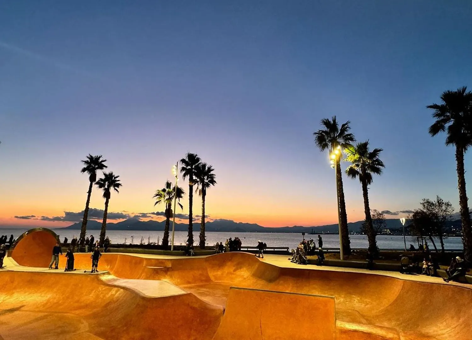 Totolulu Cannes Yellow Corner Apartment