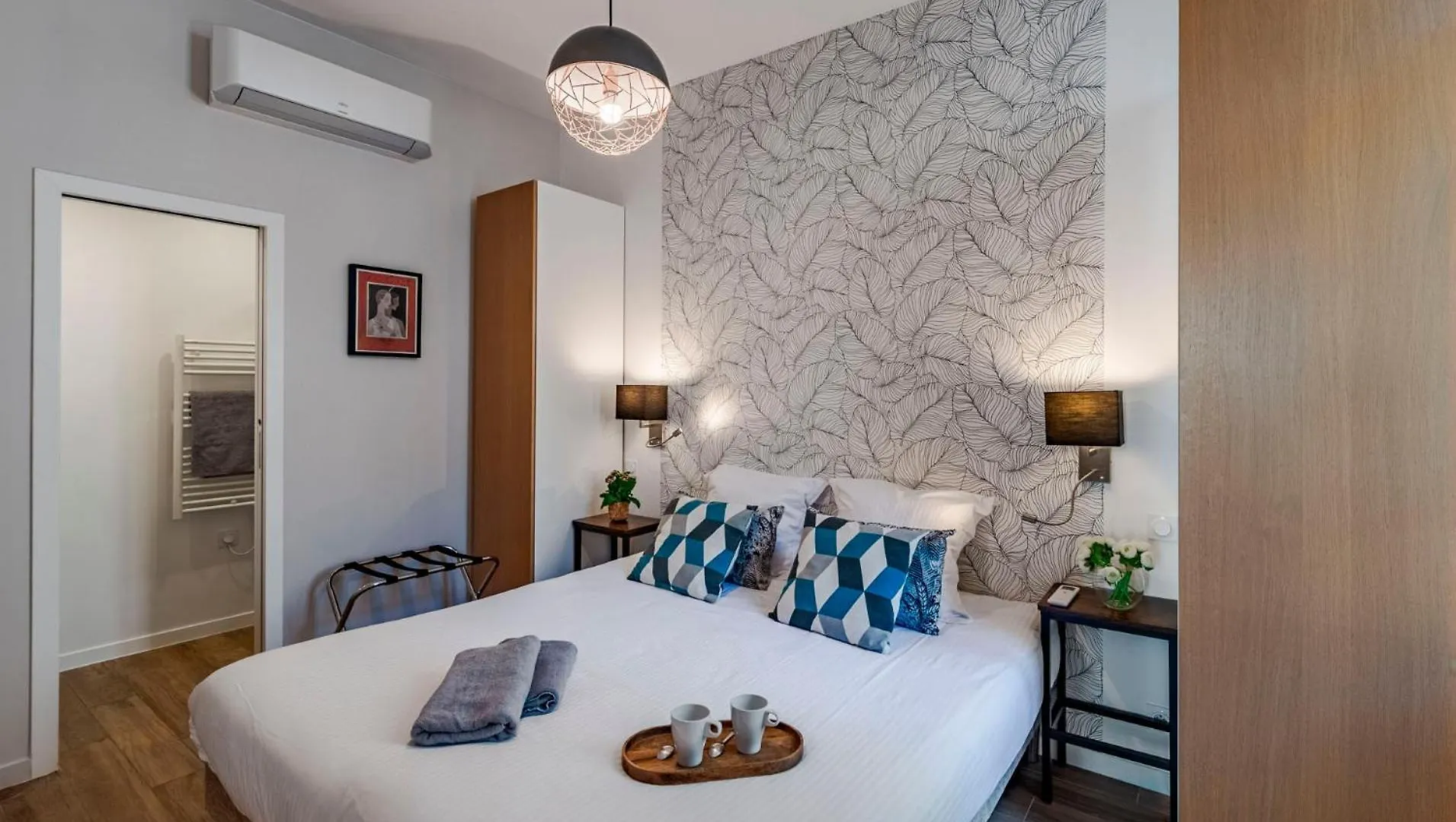 Totolulu Cannes Yellow Corner Apartment